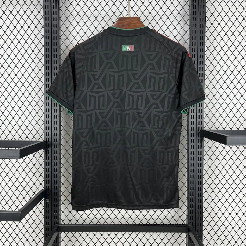 Maillot extérieur du Mexique 2025-26 Le 12, jersey de football orange avec logo officiel et détails de l'équipe nationale