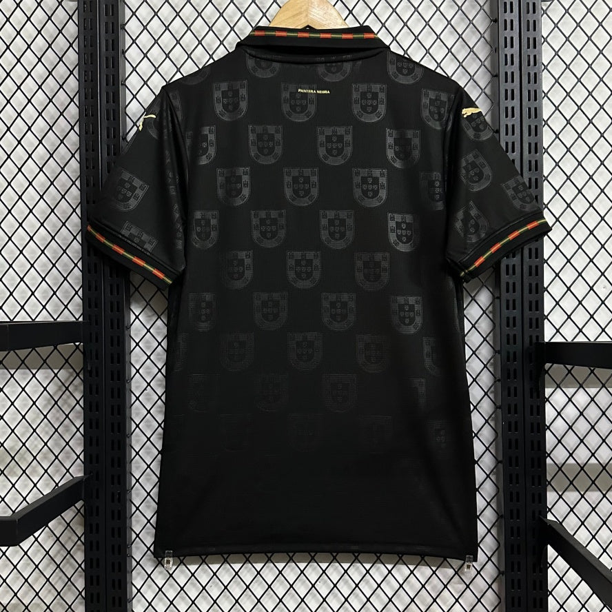 Maillot Portugal 25/26 noir Le 12 -ème Maillot, maillot de football noir avec logo Portugal visible.