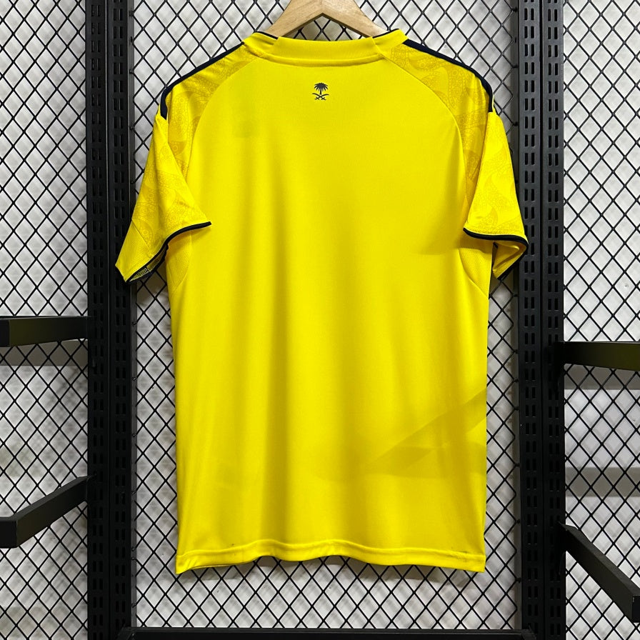 Maillot domicile 25/26 AL-NASSR Le 12 -ème, maillot de football avec logo de l'équipe, couleurs rouge et blanc, détails visibles