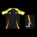 Ensemble Atletico Minero de Le 12, maillot et short de football en tissu léger, blanc avec détails bleus.