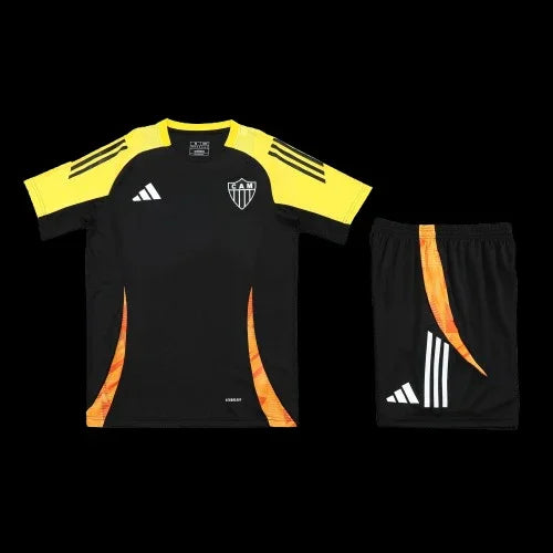 Ensemble Atletico Minero de Le 12, maillot et short de football en tissu léger, blanc avec détails bleus.