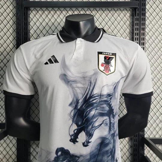 Maillot de football Japon 2023-2024 Le 12 -ème Maillot, maillot sportif avec logo et design officiel, vue frontale.
