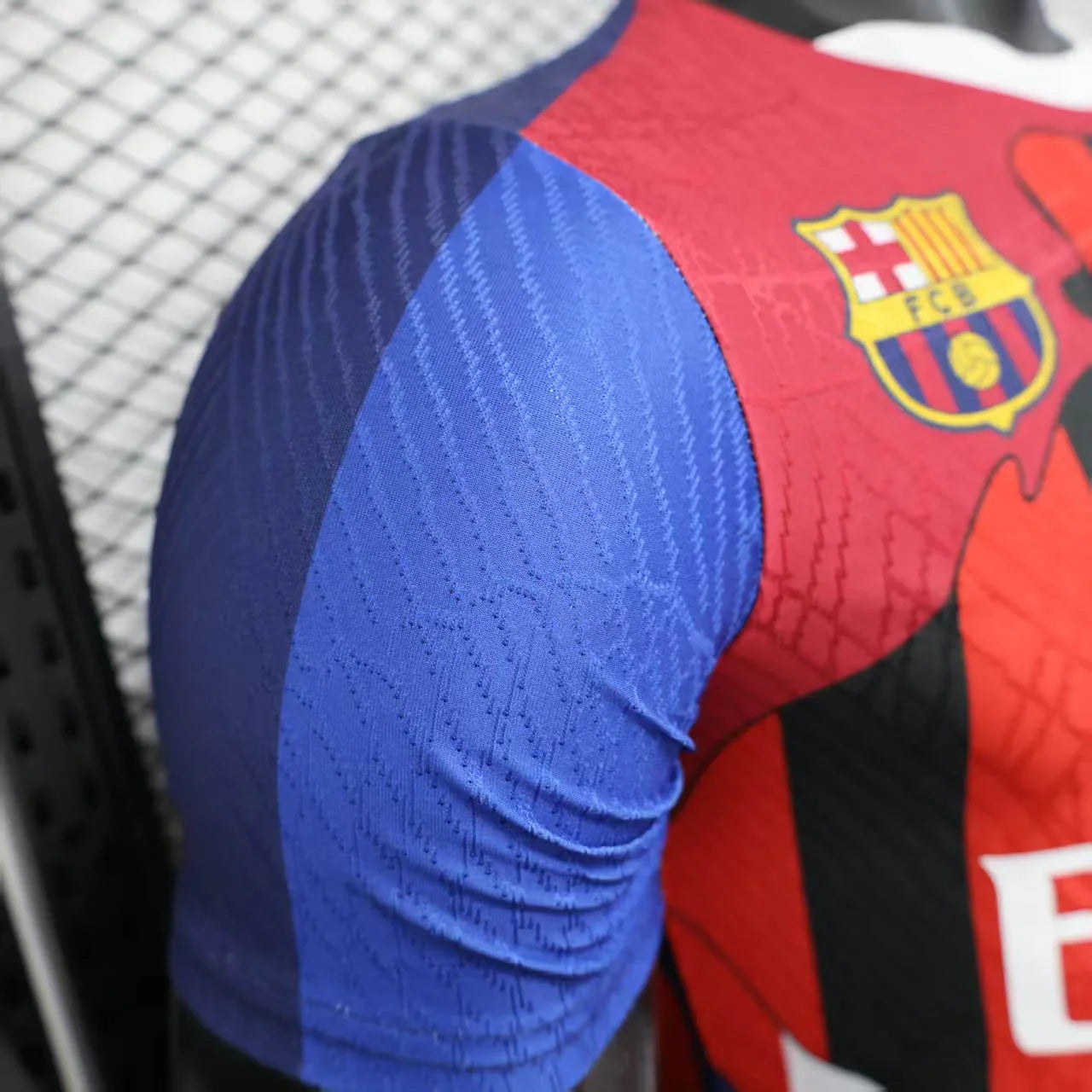 Maillot de football Ibrahimovic concept 2025-26 de la marque Le 12 -ème Maillot, vue de face, détails du design et logo visible.