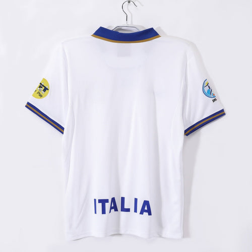 Maillot extérieur rétro de 1996 de l'équipe d'Italie, fabriqué par Le 12 -ème Maillot, vue de face avec logo et détails.