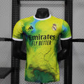 Maillot concept Real Madrid 2025-26 de la marque Le 12 -ème Maillot, mannequin portant le maillot blanc avec logo et détails du club.