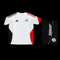 Ensemble Ajax Le 12 -ème Maillot, maillot et short de football bleu avec logo de l'équipe, sur fond blanc.