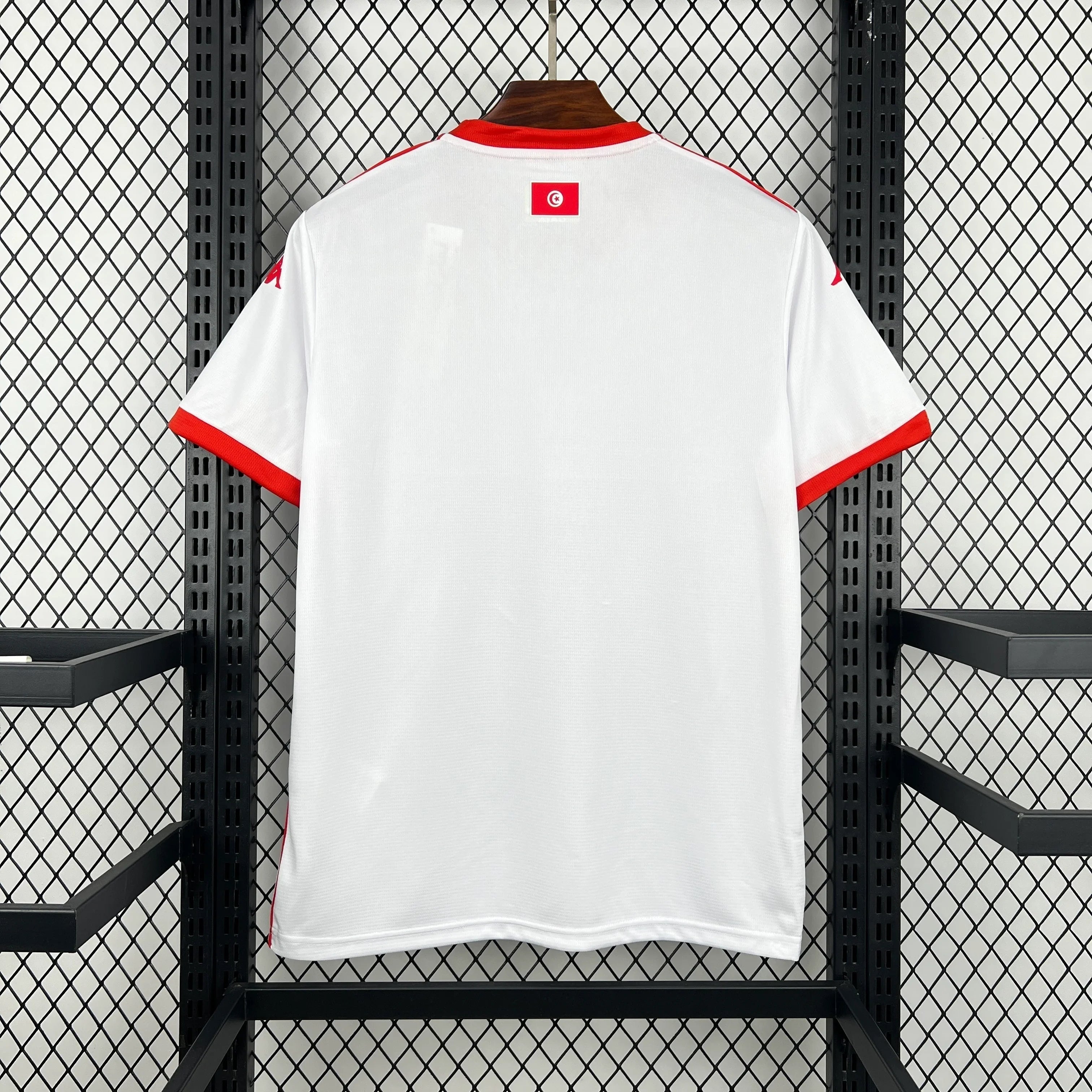 Maillot extérieur de la Tunisie pour la Coupe du Monde 2026, fabriqué par Le 12 -ème Maillot, vue de face avec détails du design.