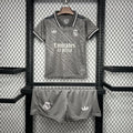 Maillot enfant Real Madrid Le 12 -ème Maillot, maillot de football avec logo officiel et détails du kit enfant.