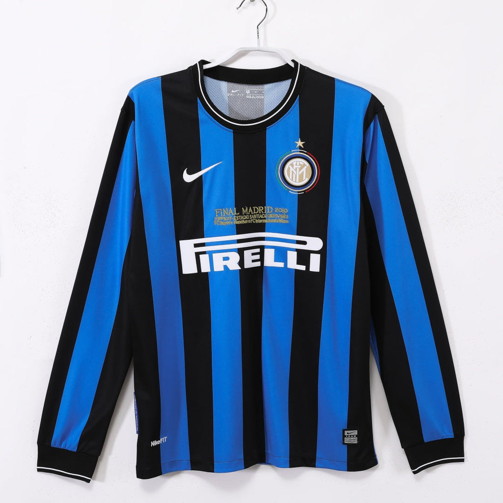Maillot domicile rétro Inter Milan 2009-2010 à manches longues, marque Le 12 -ème Maillot, vue de face.