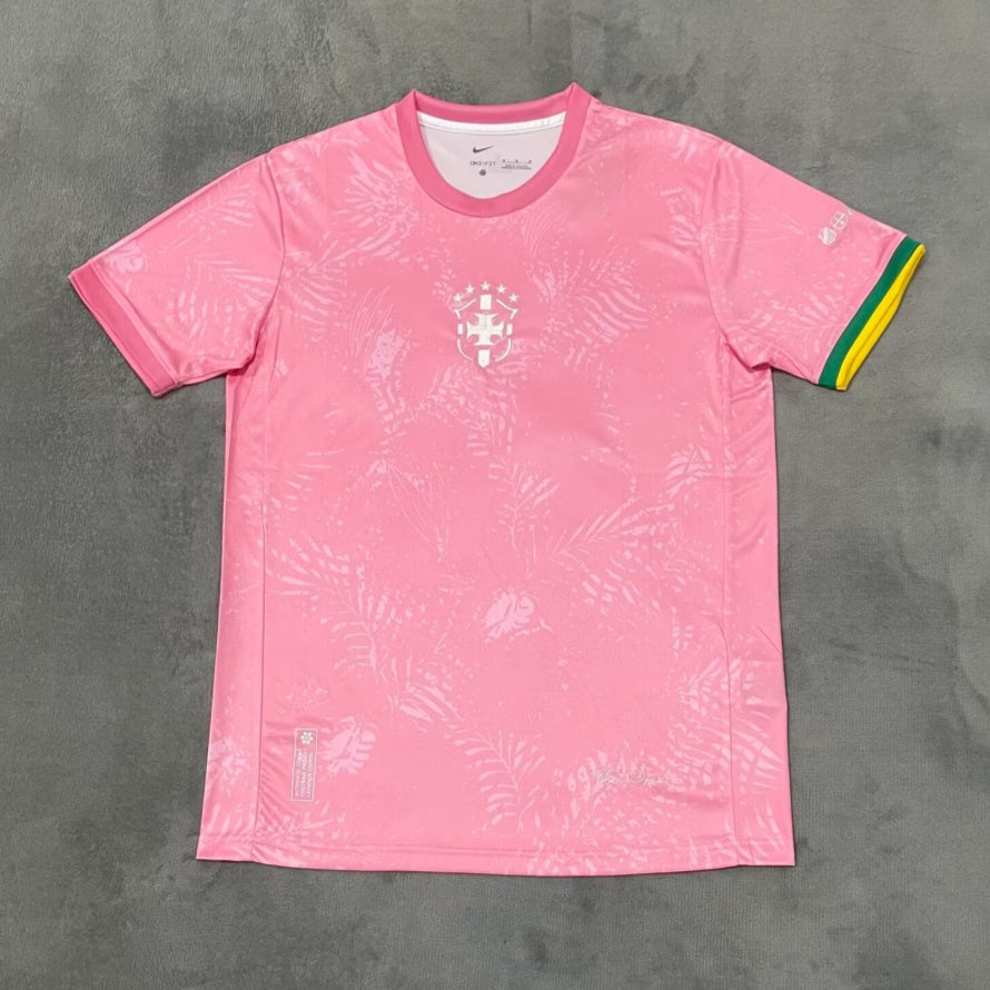 Maillot de football Brésil 25/26, version spéciale rose, en tissu léger, logo et détails du Le 12 -ème Maillot.