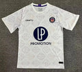 Maillot Toulouse 2023/24 de la collection Le 12 -ème Maillot, maillot de football avec logo et couleurs de l'équipe.