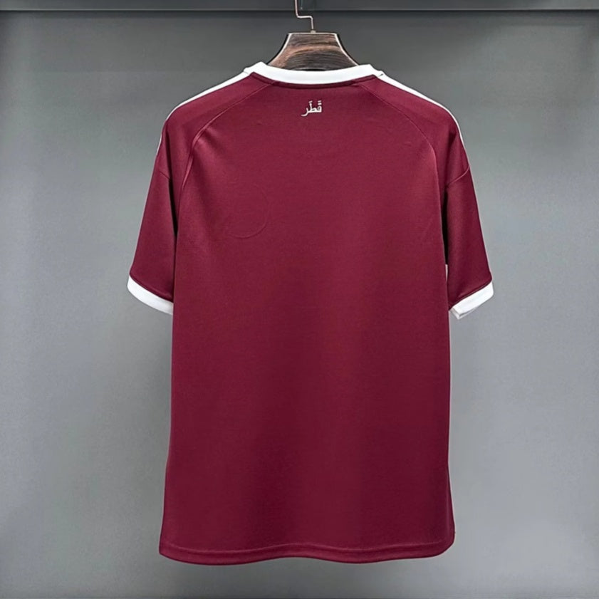 Maillot domicile Qatar 25/26 de Le 12 -ème Maillot, vue de face avec logo et détails du design.