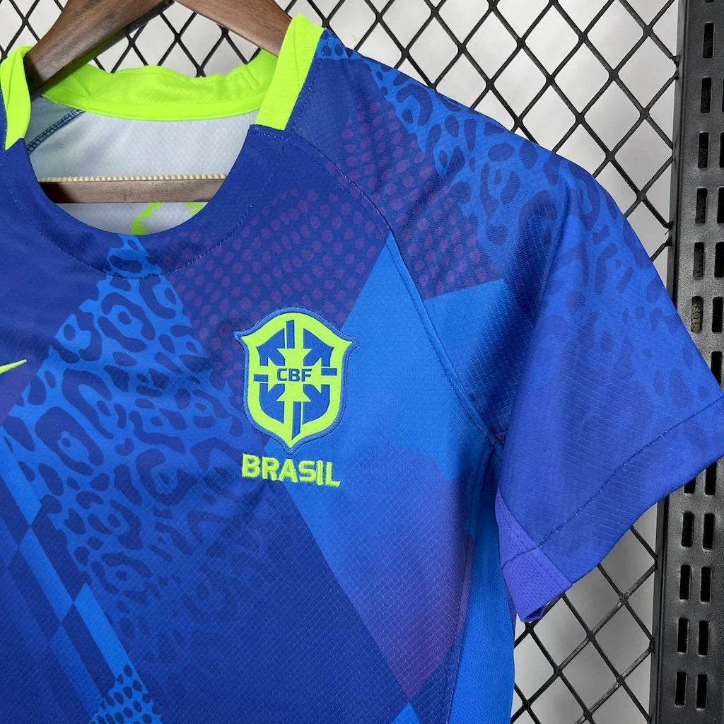 Maillot féminin extérieur Brésil 2025 de la marque Le 12, avec design sportif et couleurs vives, vue de face.