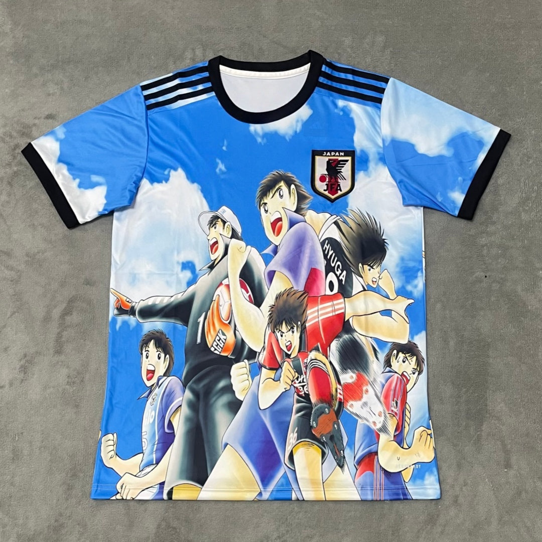 Maillot pour enfant 25/26 ans Le 12 -ème Maillot, design anime Japon bleu, affiché sur mannequin ou porté par une personne.
