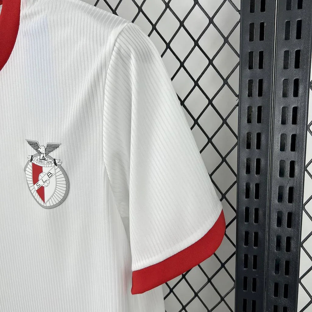 Maillot Benfica concept 2025-26 par Le 12 -ème Maillot, vue de face avec logo et design moderne.