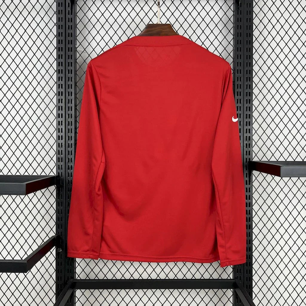 Maillot de football à manches longues Atletico Madrid 2025-26, modèle d'entraînement, par Le 12 -ème Maillot, visible avec détails du design.