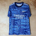 Maillot de football Arsenal 2024/2025 bleu, version spéciale, marque Le 12 -ème Maillot, vue de face.