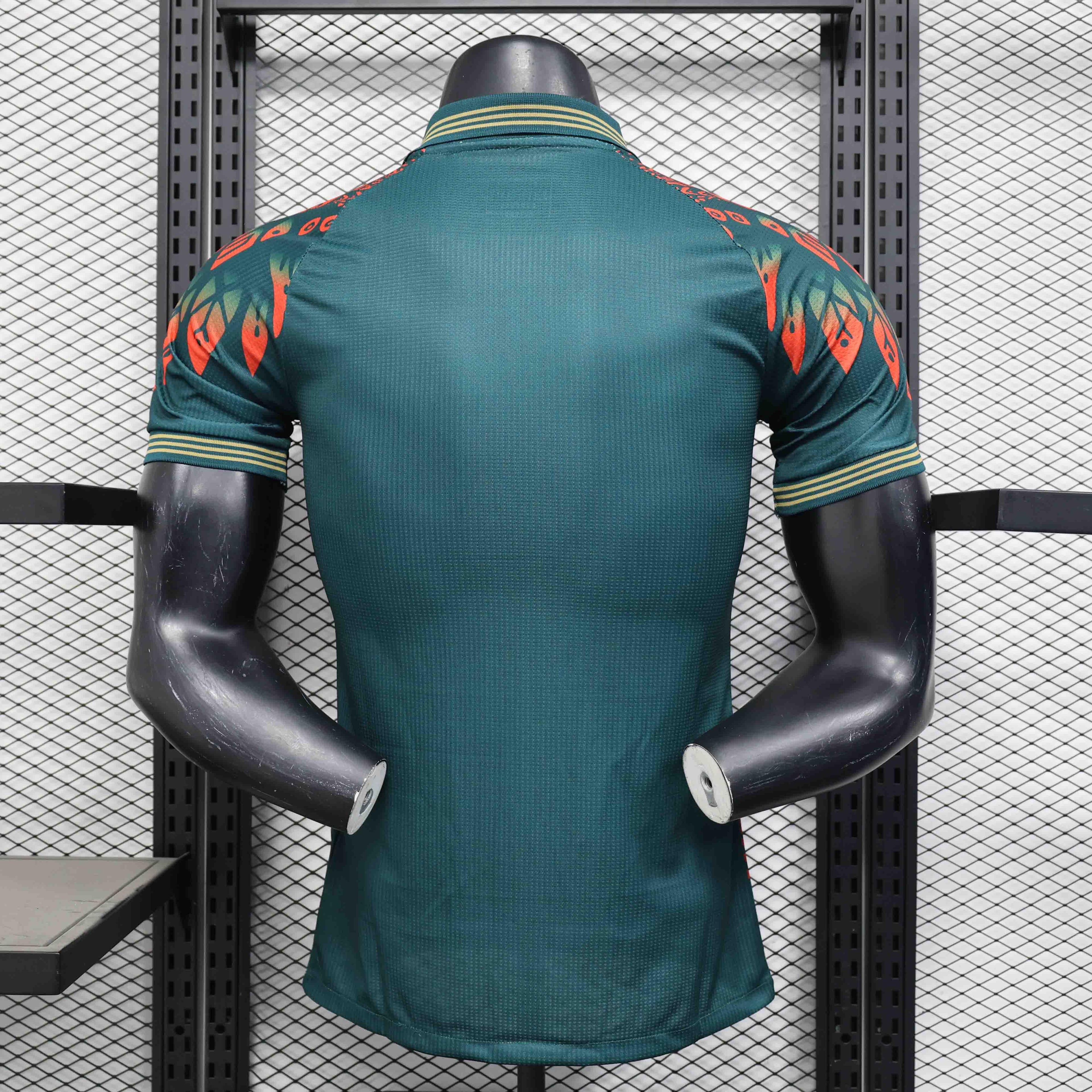 Maillot de football Mexico 25-26 ans, Le 12 -ème Maillot, vue de face avec logo et couleurs traditionnelles.