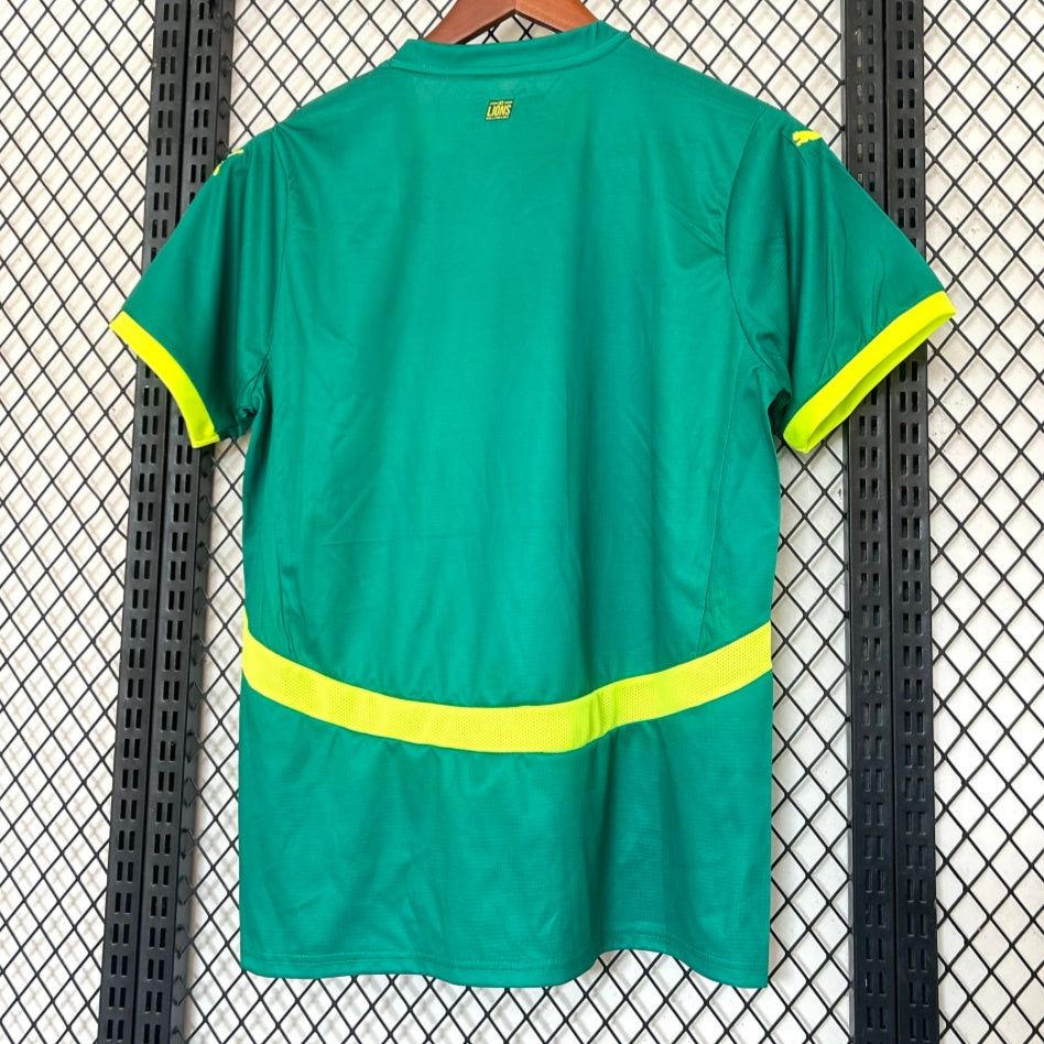 Maillot 24/25 Sénégal Le 12 -ème Maillot, maillot de football jaune avec logos et détails verts, vue frontale.