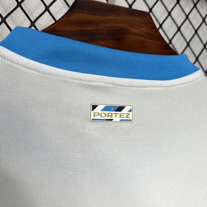 Maillot Olympique de Marseille saison 2024-25, marque Le 12 -ème Maillot, vue de face avec logo et détails du maillot.
