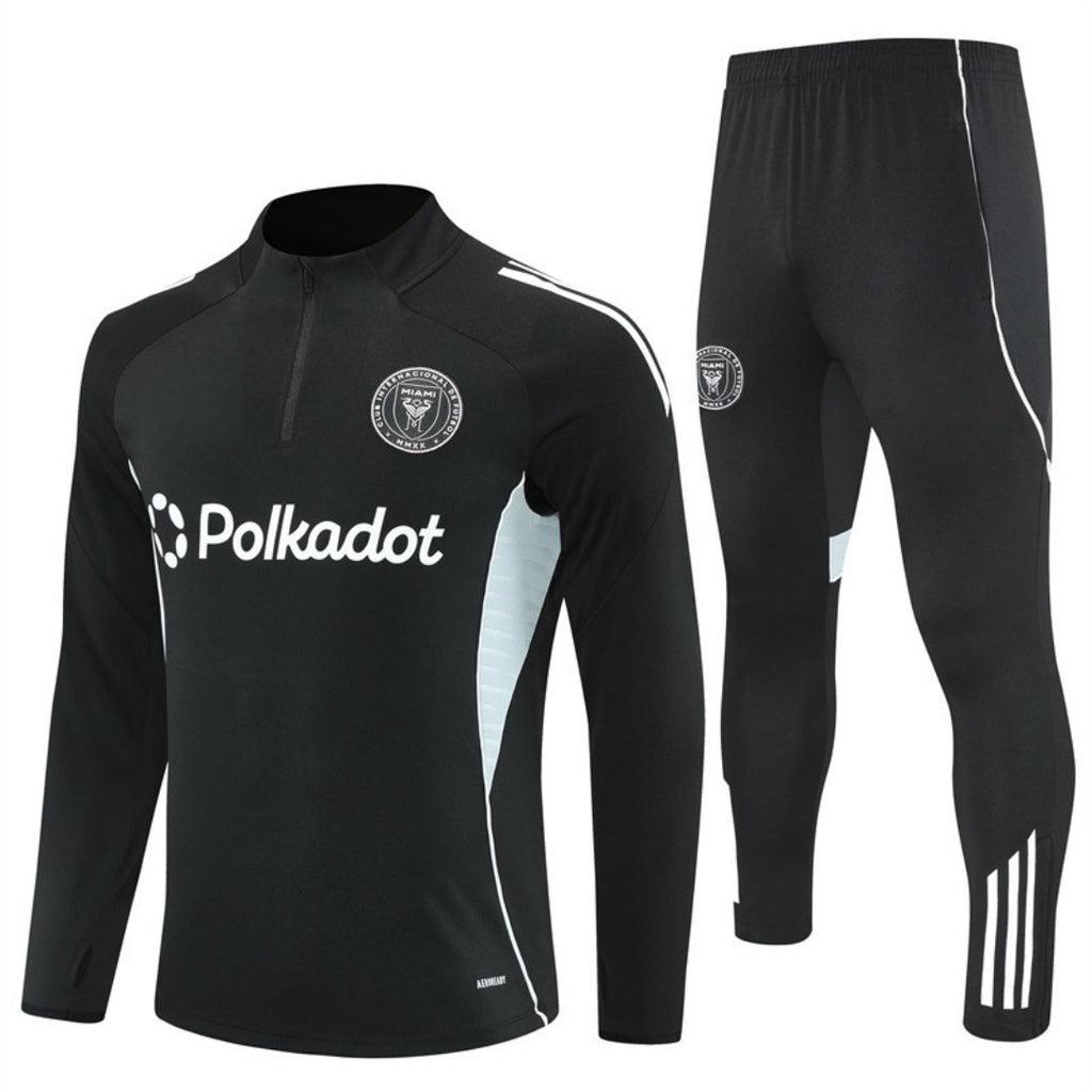 Ensemble Inter Miami noir pour 25/26 ans, maillot de football Le 12-ème Maillot, vue de l'avant avec logo et détails.