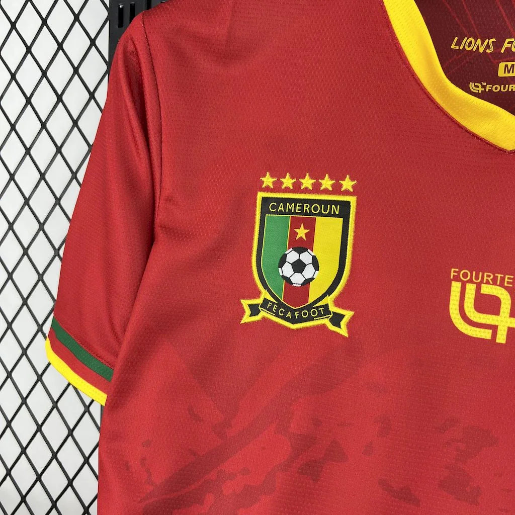 Maillot extérieur du Cameroun CAN 2025-26, marque Le 12 -ème Maillot, en tissu vert avec logo et détails sportifs.