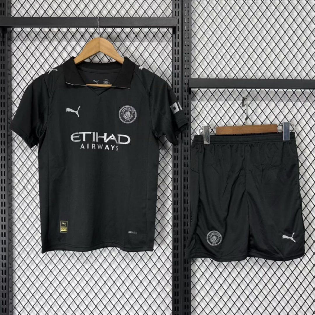 Ensemble extérieur Manchester City pour adulte, maillot Le 12-ème Maillot, logo et couleurs officielles sur le tissu.