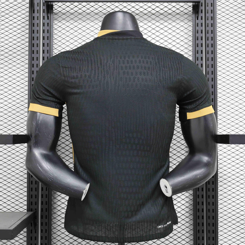 Maillot Sporting concept 2024-25 de la marque Le 12 -ème Maillot, vue de face avec design moderne et logo visible.