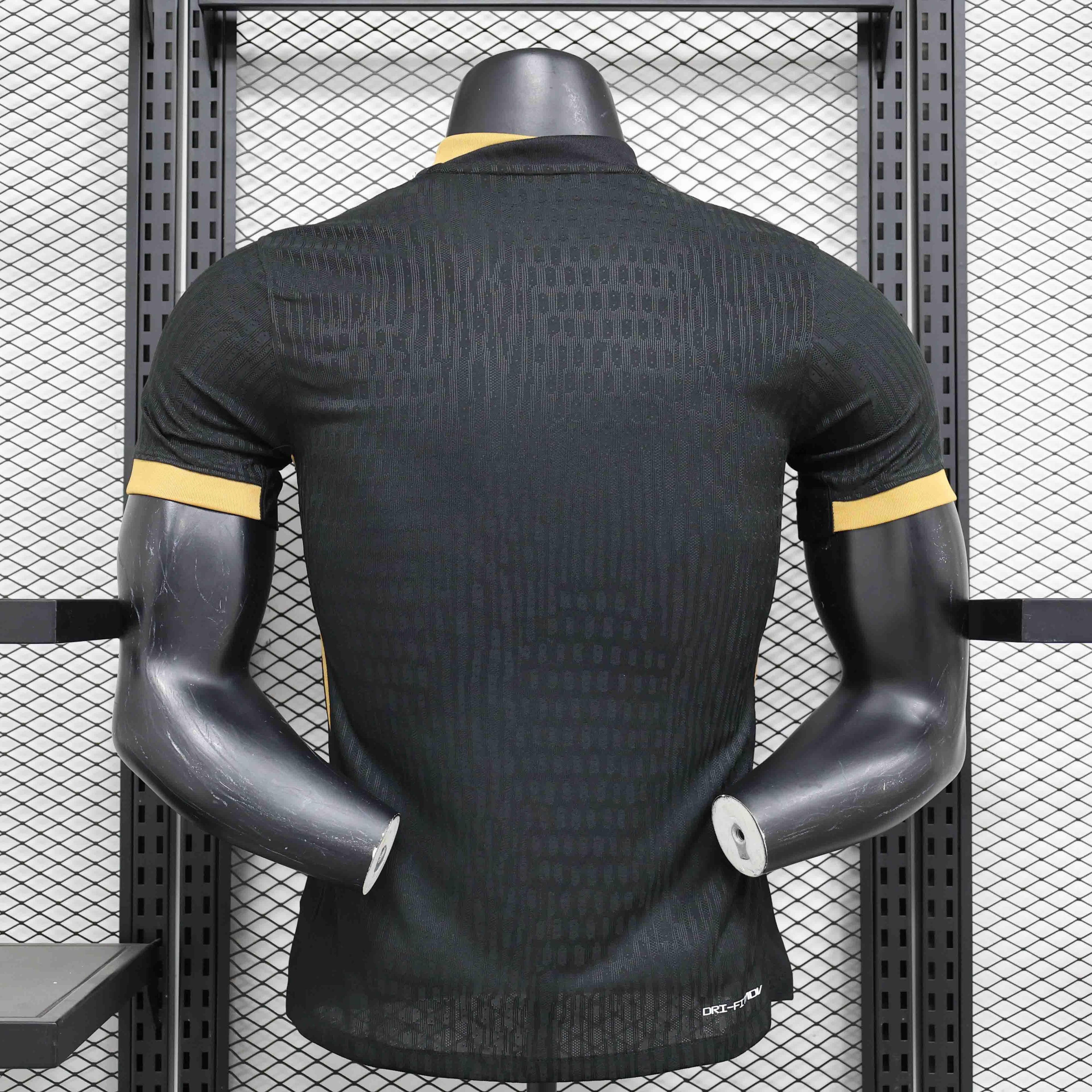 Maillot Sporting concept 2024-25 de la marque Le 12 -ème Maillot, vue de face avec design moderne et logo visible.
