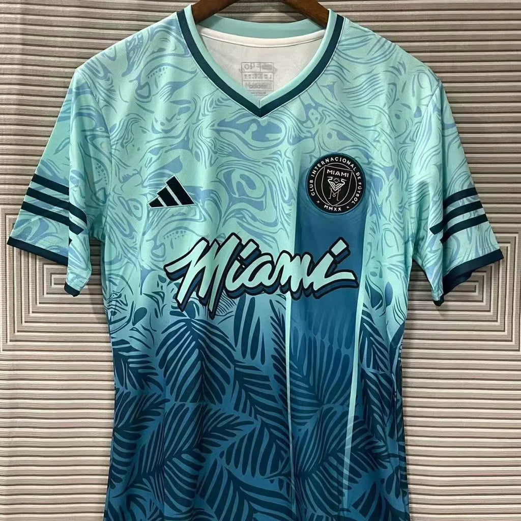 Maillot concept Inter Miami 2025-26, marque Le 12-ème, avec design moderne et logo de l'équipe, vue de face.