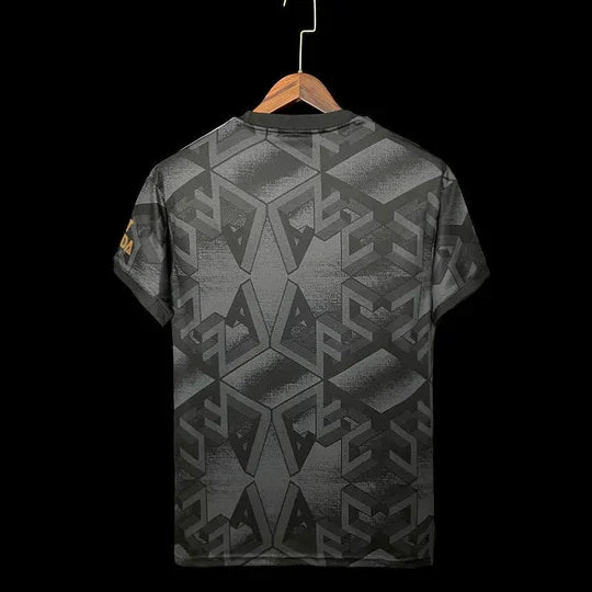 Maillot extérieur Arsenal 2022-2023 noir, marque Le 12 -ème Maillot, vue de face du maillot de football.