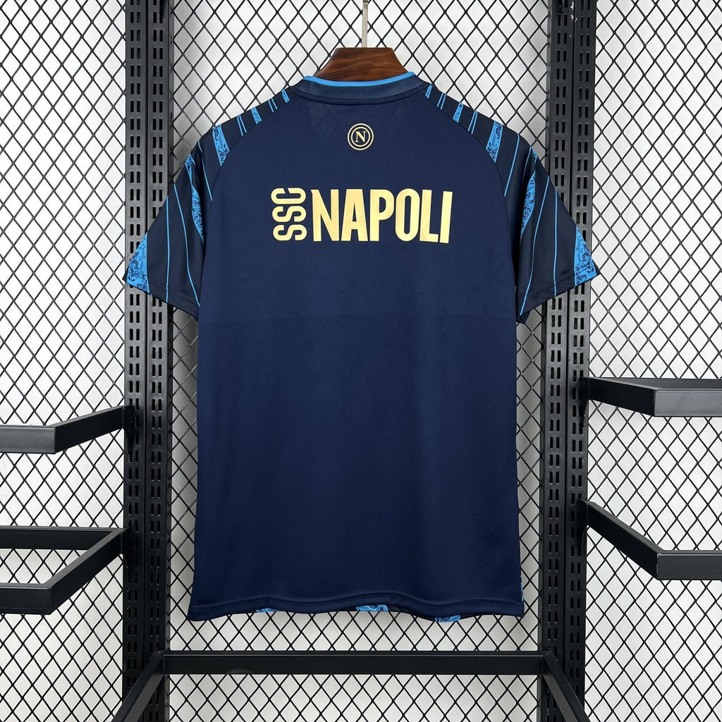 Maillot Naples 2026-27 Le 12 -ème Maillot, maillot de football avec logo de l'équipe et détails en bleu et blanc.