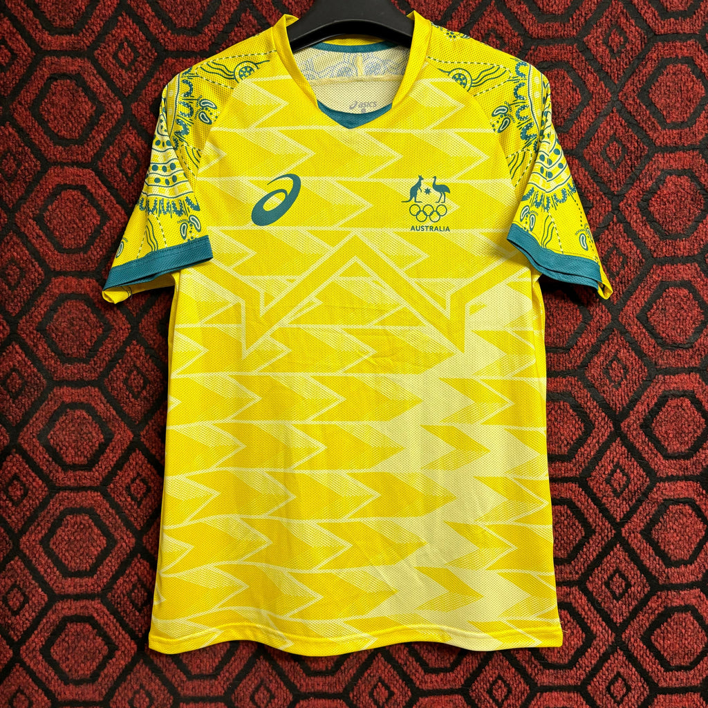 Maillot domicile Australie 24/25, marque Le 12 -ème Maillot, vue front avec logo et design bleu et or.