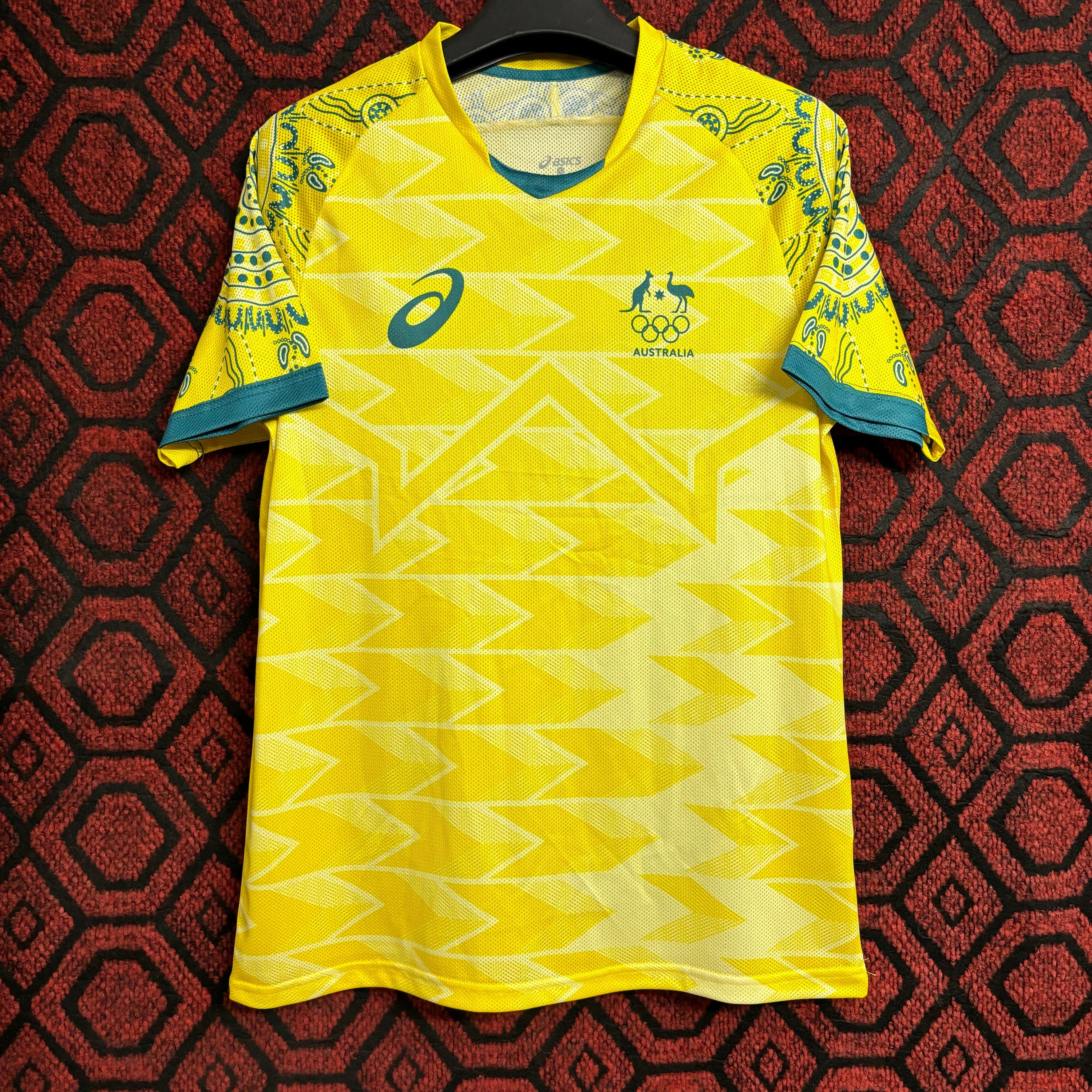 Maillot domicile Australie 24/25, marque Le 12 -ème Maillot, vue front avec logo et design bleu et or.