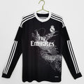 Maillot rétro Real Madrid third à manches longues Le 12-ème Maillot, design vintage blanc avec logo et détails du club.