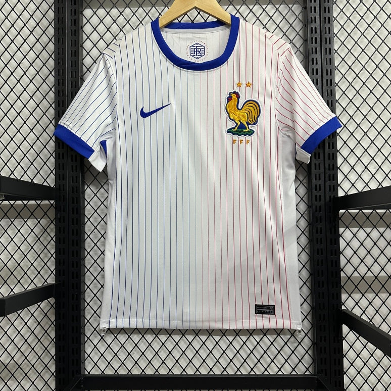 Maillot extérieur de l'équipe de France 2023-2024, marque Le 12 -ème Maillot, avec logo et détails en bleu et blanc.