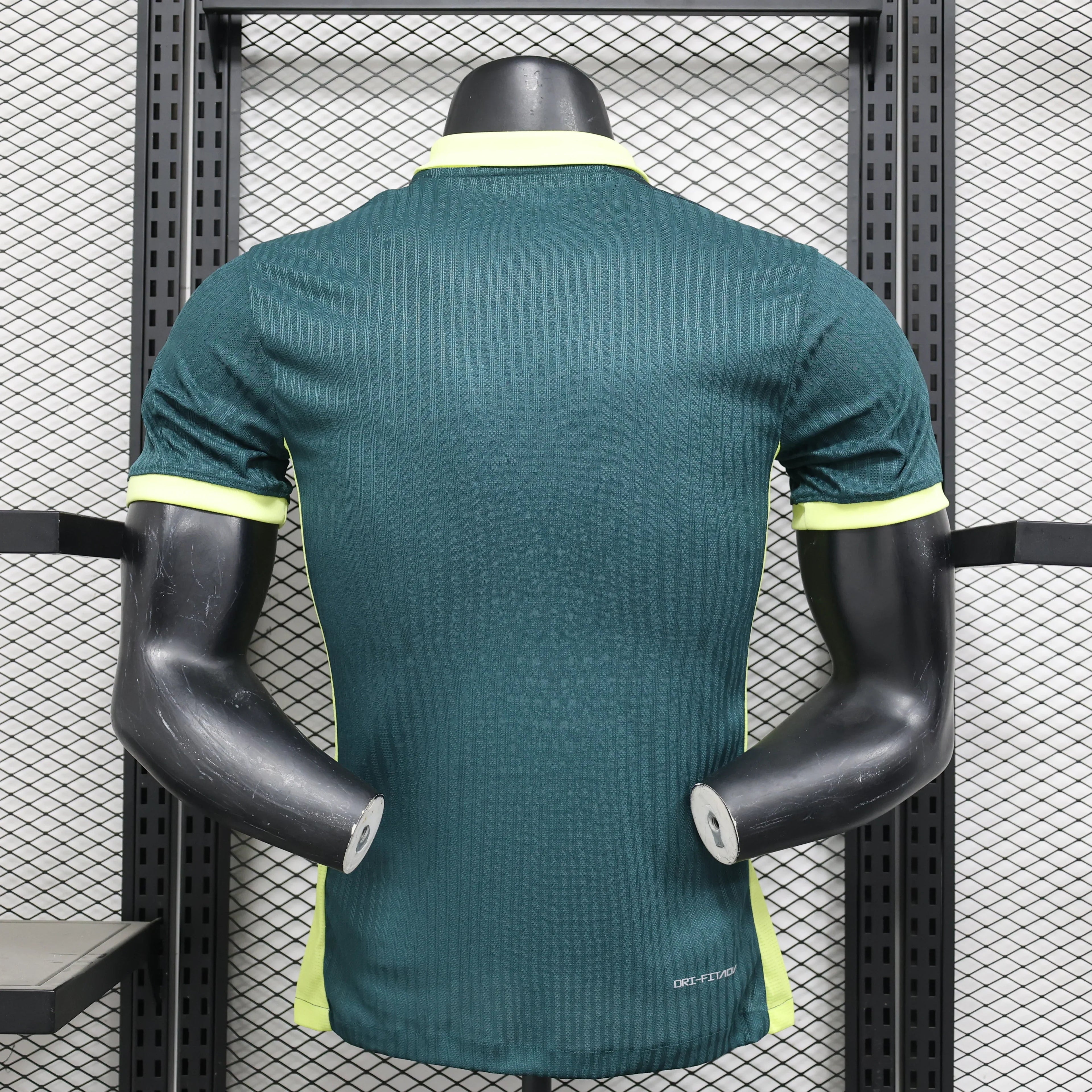 Maillot FC Barcelone 2025-2026 de la marque Le 12-ème, vue de face, avec logo et design officiel du club.