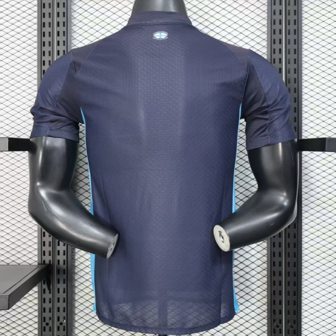 Maillot extérieur Marseille 25/26 Le 12 -ème Maillot, maillot de football avec logo de l'équipe, vue de face.