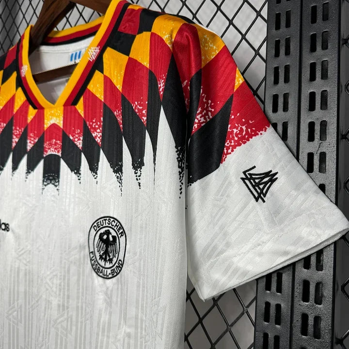 Maillot rétro de l'équipe d'Allemagne 1994, fabriqué par Le 12 -ème Maillot, vue de face avec détails du design.