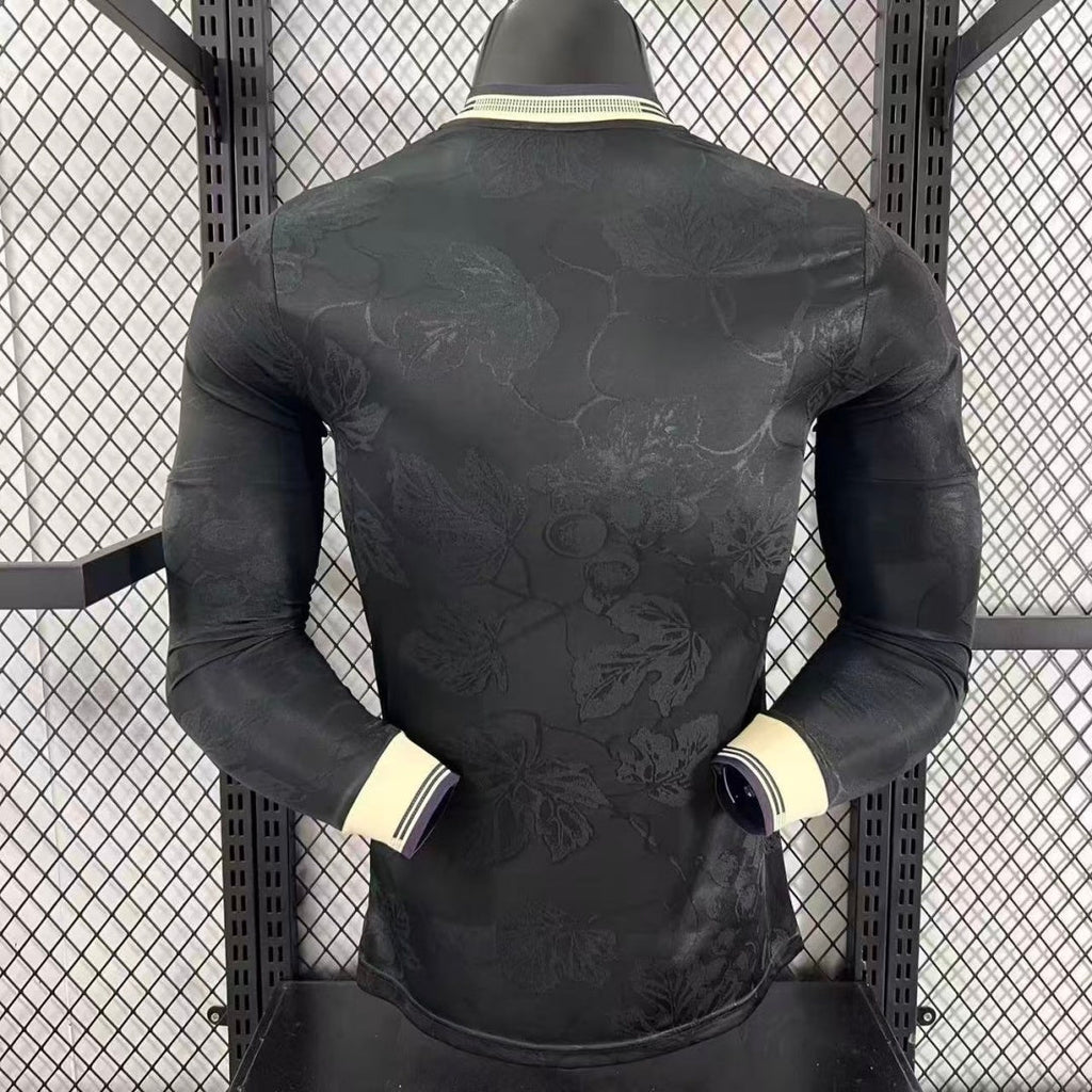 Maillot Juventus third à manches longues pour homme, modèle 25/26, par Le 12 -ème Maillot, vue de face.