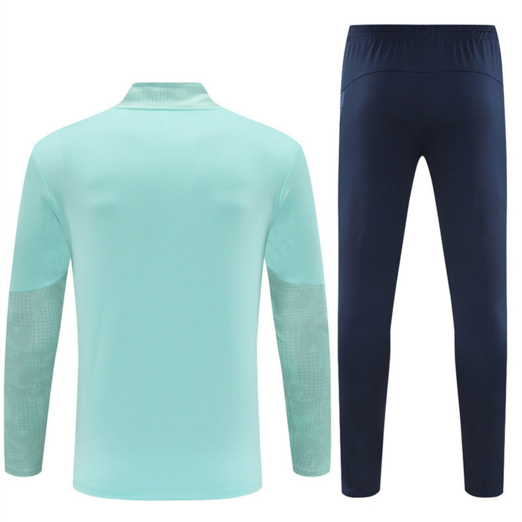 Ensemble Marseille vert 25/26 de la marque Le 12 -ème Maillot, vêtements pour jeunes avec logo visible.