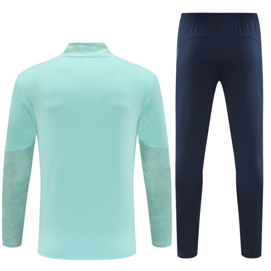 Ensemble Marseille vert 25/26 de la marque Le 12 -ème Maillot, vêtements pour jeunes avec logo visible.