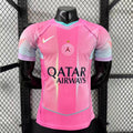 Maillot PSG 25/26 Le 12-ème Maillot, joueur rose, maillot de football pour enfants, devant avec logo et détails colorés