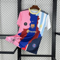 Maillot Messi concept 2025-26 de Le 12 -ème Maillot, vue frontale avec logos et design moderne, tissu sportif bleu et blanc.