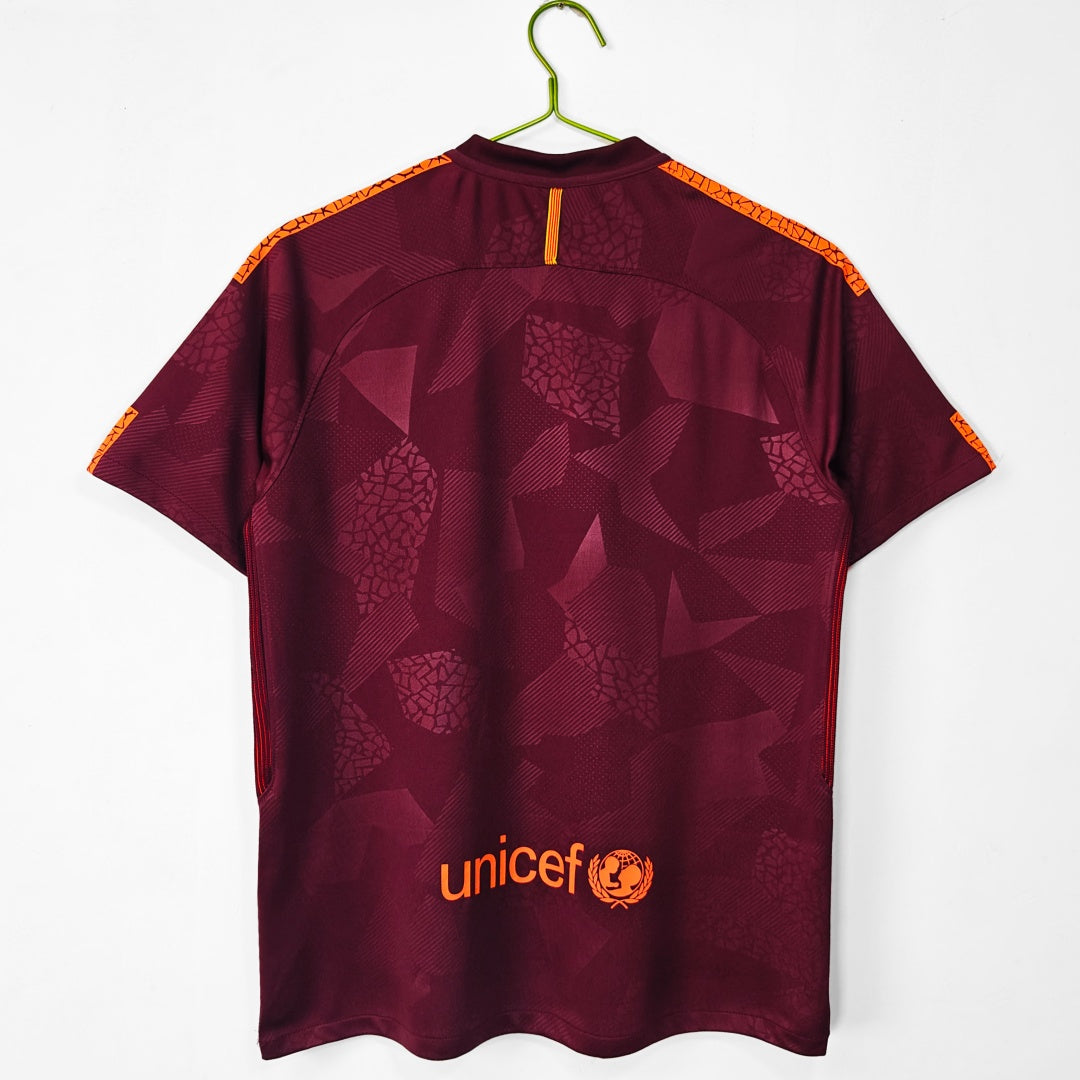 Maillot rétro du FC Barcelone 2017-2018, maillot third de la saison, en couleur bleue avec logo et détails du club.