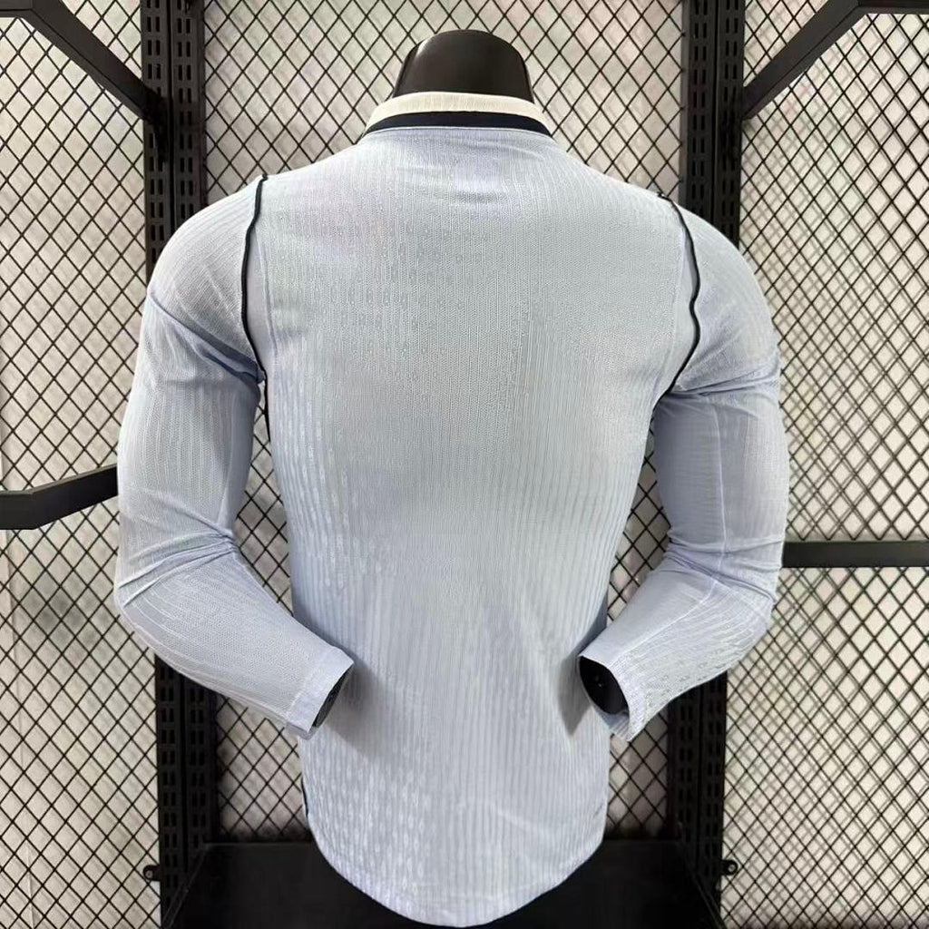 Maillot Uruguay manches longues Coupe du Monde 2026 Le 12 -ème Maillot, tissu technique et design officiel, vue de face.
