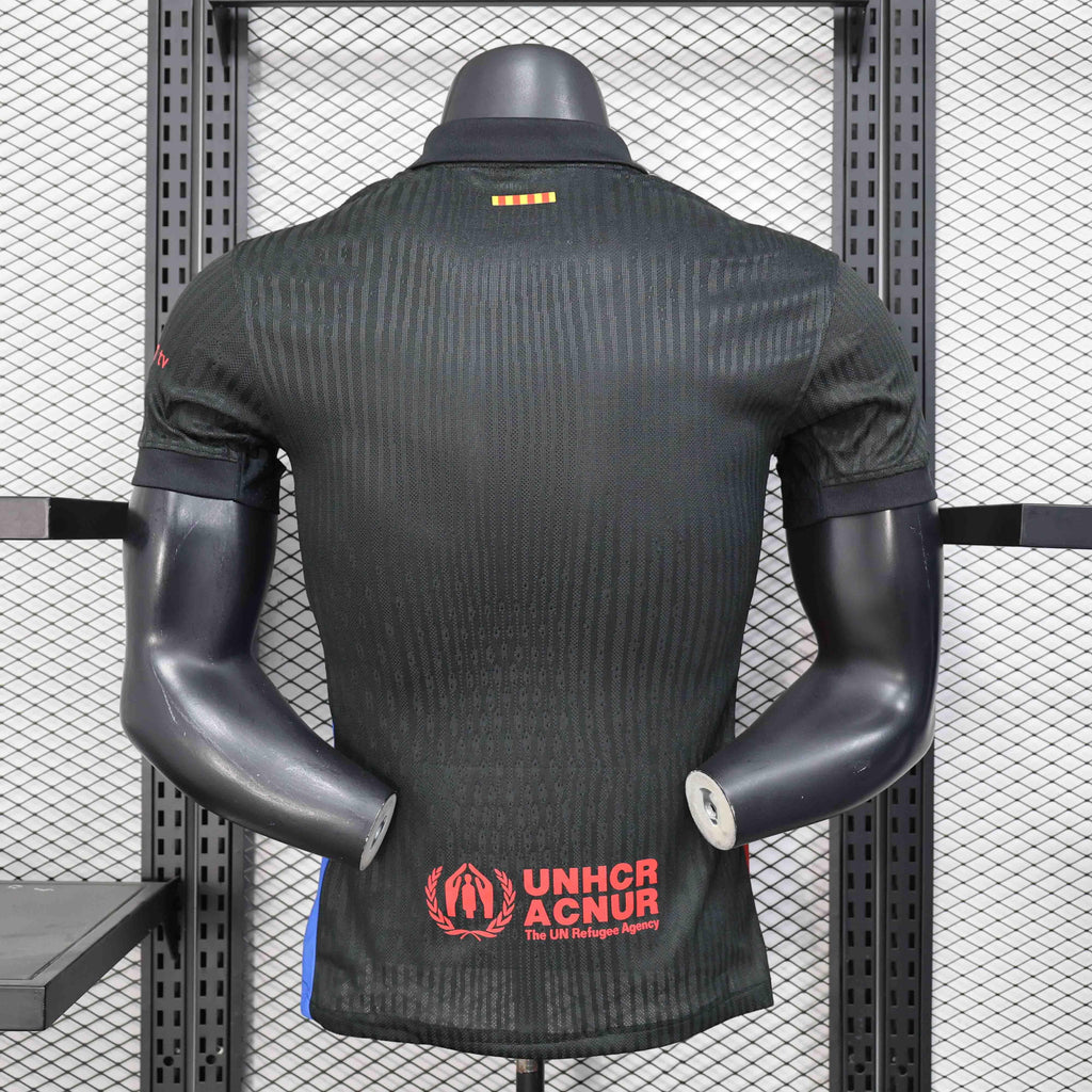 Maillot concept FC Barcelone 2024-25 de Le 12, maillot de football avec logo et design moderne visible sur l'image.