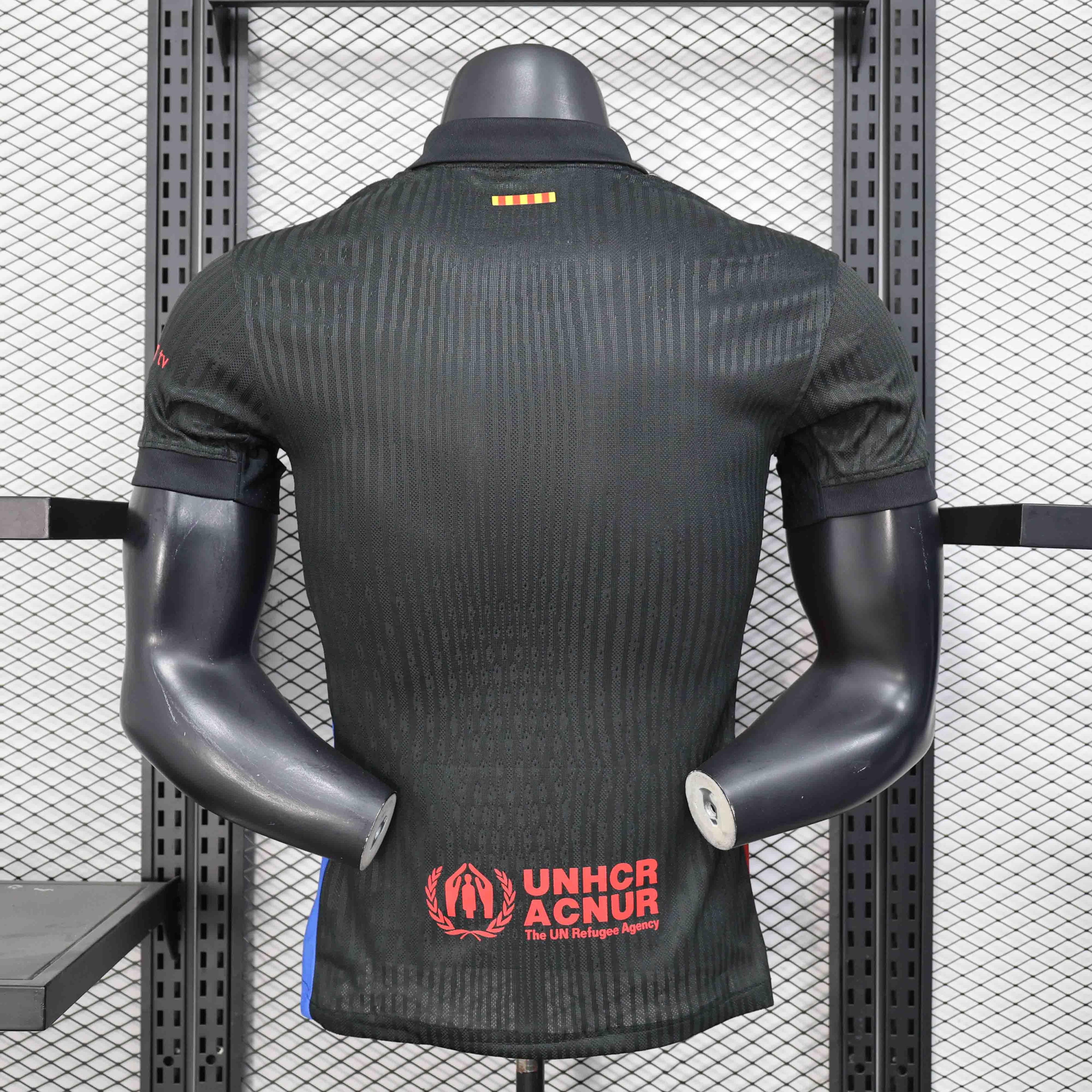 Maillot concept FC Barcelone 2024-25 de Le 12, maillot de football avec logo et design moderne visible sur l'image.