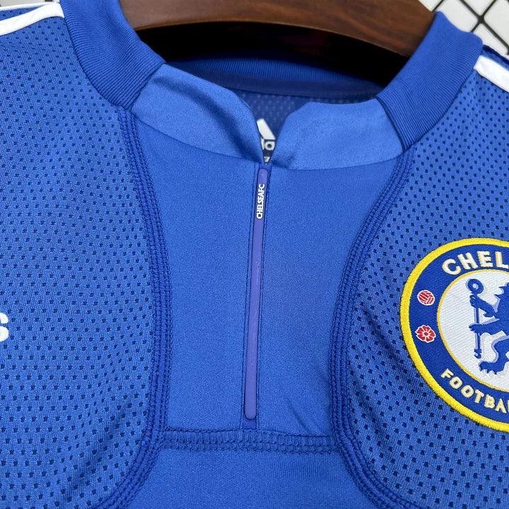 Maillot Chelsea football rétro 2009-2010, marque Le 12 -ème, vue de face, en tissu bleu avec logo et détails de l'équipe.