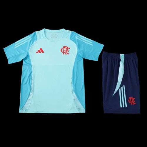 Ensemble Flamengo de Le 12 -ème Maillot, maillot de football rouge et noir avec logo, vue de face.